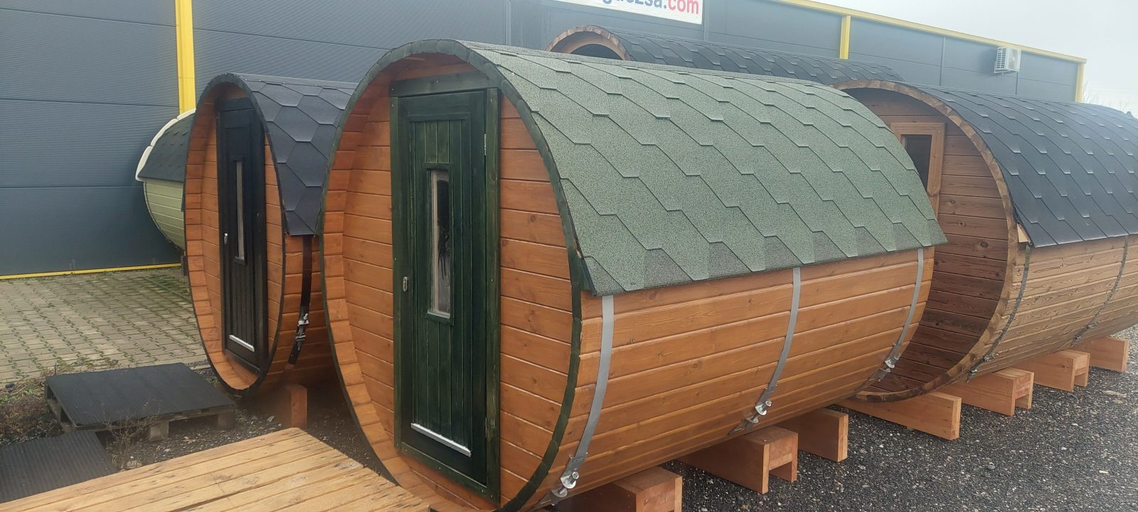 LAHTI hordószauna borovi fenyő 2 x 2,4m